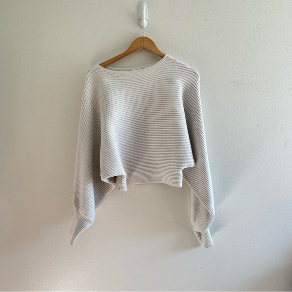 Lovers + Friends White Olivia Off the Shoulder Sweater size Medium - Picture 4 of 12